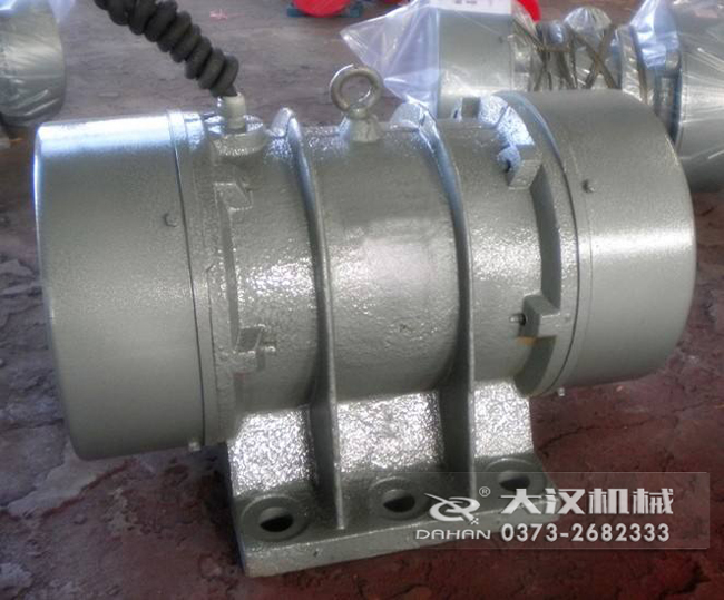 VB振動(dòng)電機(jī)是靠偏心塊的振動(dòng)而造成的，振動(dòng)源所以偏心塊的角度和大小是比較重要的。