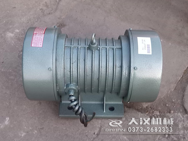 VB振動(dòng)電機(jī)的選型要根據(jù)所匹配產(chǎn)品需要的激振大小，進(jìn)行選擇。